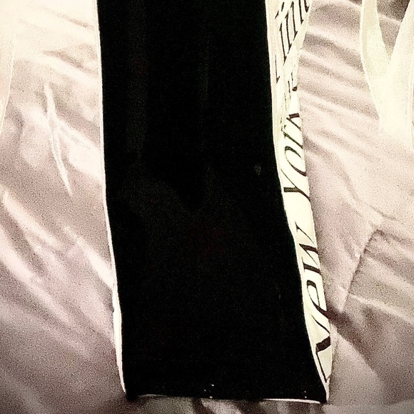 New Best of New York Patent Tote Double Strap Snap Closure White Black Letters - Picture 4 of 4